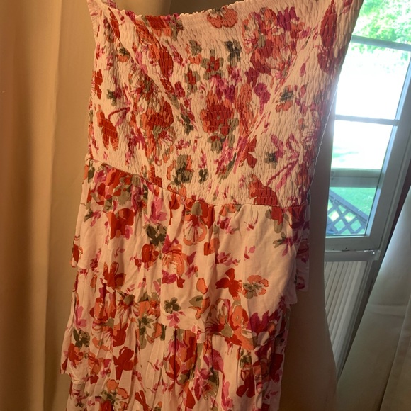 Gently loved Lascana Venus strapless summer dress. Floral print.Cinched top. - Picture 2 of 5